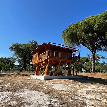 Suspended Wooden House - Monte Da Cortica בקתה *