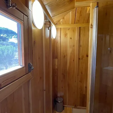 Suspended Wooden House - Monte Da Cortica בקתה *