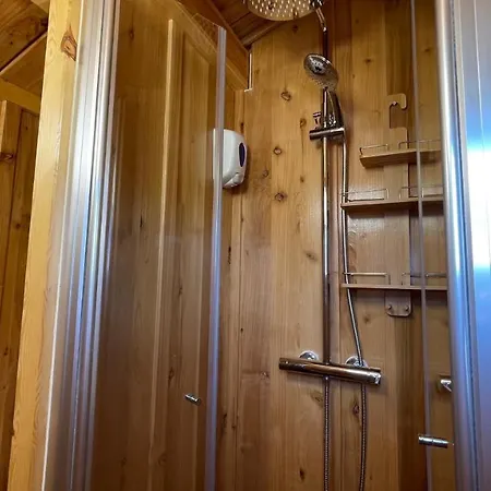 Suspended Wooden House - Monte Da Cortica בקתה