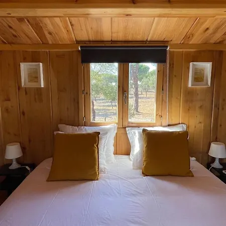 Suspended Wooden House - Monte Da Cortica בקתה Águas de Moura